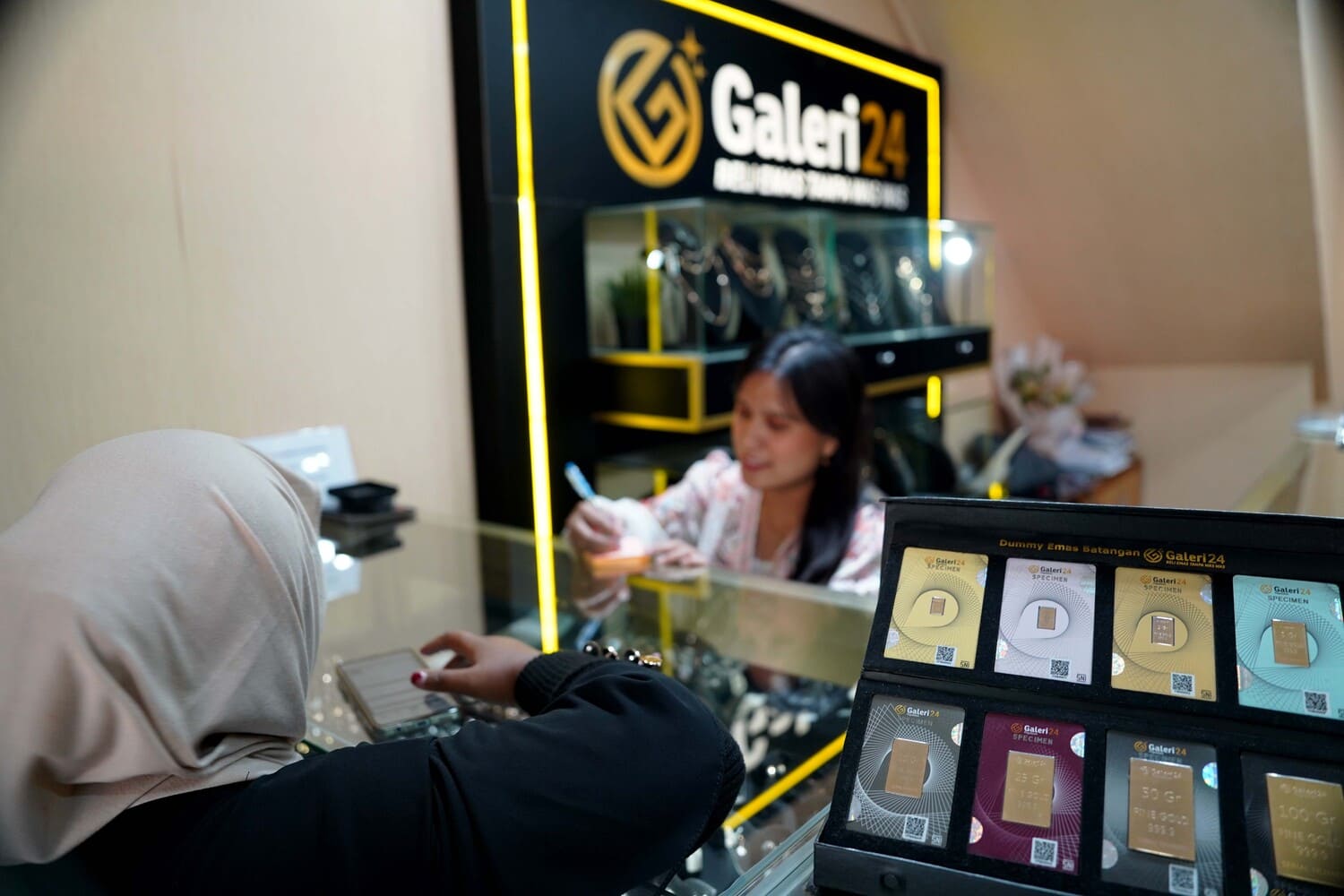 Harga Emas Antam Hari Ini 11 Agustus 2025 Turun Rp6.000 per Gram